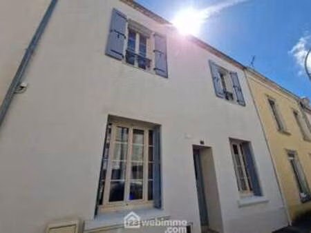 vente bureaux et commerces à la roche-sur-yon (85000) : à vendre / 151m² la roche-sur-yon
