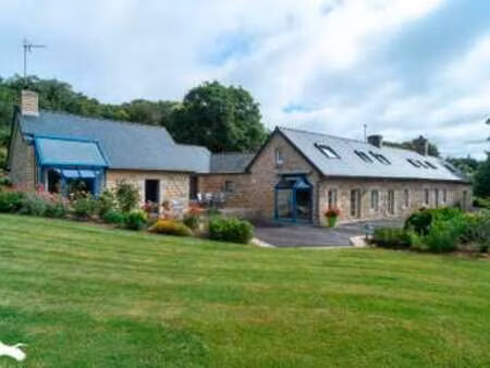 vente longère et corps de ferme à scaër (29390) : à vendre / 250m² scaër