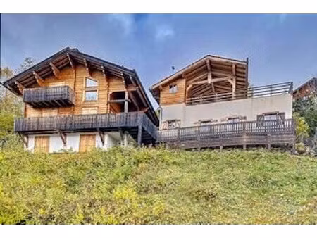 chalet spacieux 5 chambres 5 salles de bain  avec vue sur les aravis dans quartier prisé