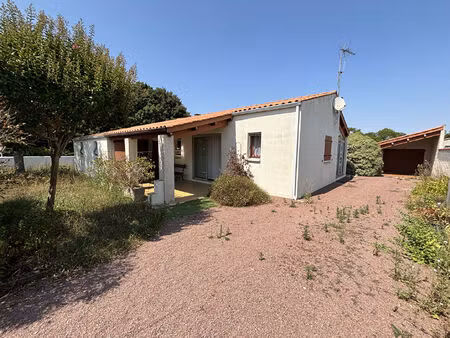 maison de plain-pied avec garages et véranda - au calme d'un village du château-d'oléron