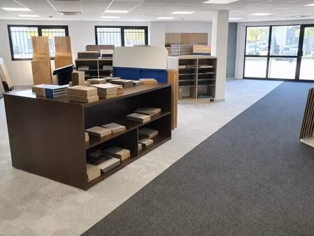 location local d’activités vaulx en velin 69120 1115m²