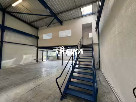 location local d’activités saint-jean-d’illac 33127 251m²