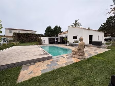villa 158 5 m2  3 chambres   pertuis 84120