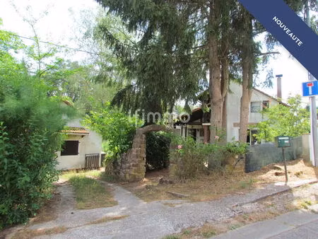 maison avec dépendances sur 35 ares