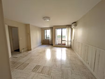 location appartement 3 pièces 73 m² à avignon (84000)  850 €
