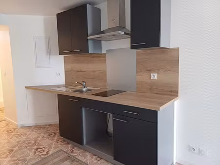 location appartement 1 pièce 24 m² à billom (63160)  300 €