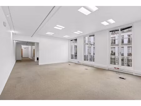 location local professionnel 105m²