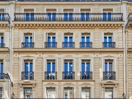 location local professionnel 60m²