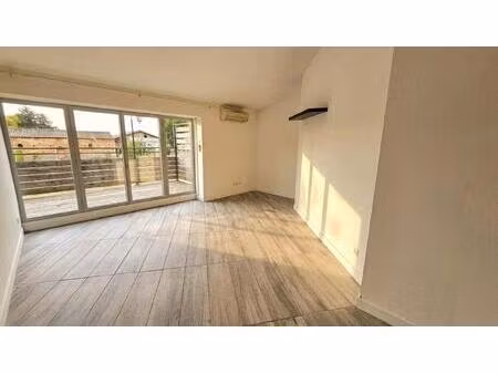 t2 lumineux & rénové avec grande terrasse – vue dégagée