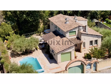 deux t3 indépendants avec jardin  piscine et garages fort