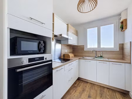 location appartement 3 pièces  56.71m²  laval