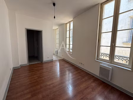 location appartement 1 pièce  20.07m²  saintes