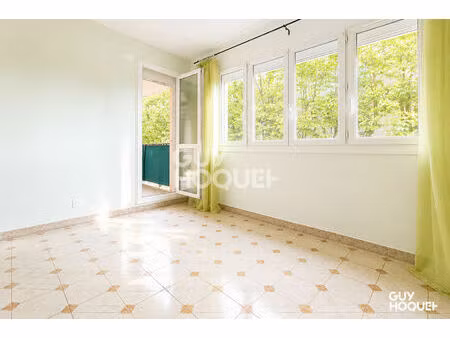 à vendre 3 pièces de 63m² balcon + parking
