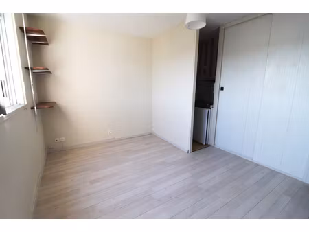 location d'un appartement t1 à la riche