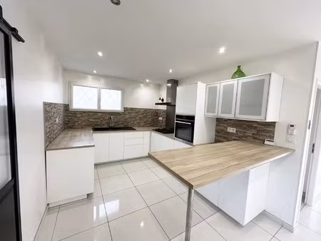 maison smh mitoyenne en très bon état avec garage!