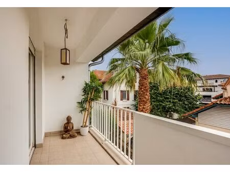 grand t3 de 80 m² avec terrasse  garage fermé et fort potentie