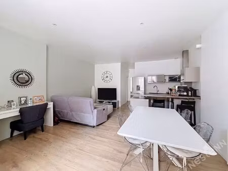 opportunité à saisir! très beau t3 clé en mains  climatisé  de 60m2  quartier...