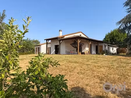 non loin de fleurance  maison traditionnelle de plain pied de 160 m² habitable avec double