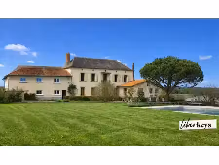 authentique corps de ferme du ségala avec cour intérieure – 6 hectares – potentiel gîtes..