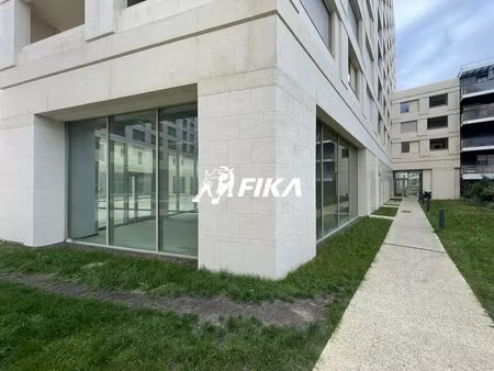 location commerce bordeaux 33800 162m²