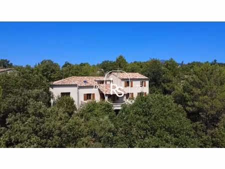villa confortable de 204 m2 habitables avec une vue panoramique et 5392 m2 de terrain...