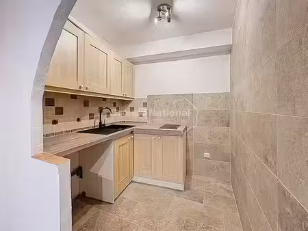 location appartement 1 pièce 20 m² à callian (83440)  550 €