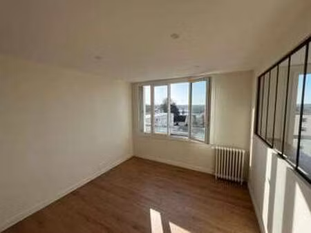 location appartement 3 pièces à orléans (45000) : à louer 3 pièces / 54m² orléans