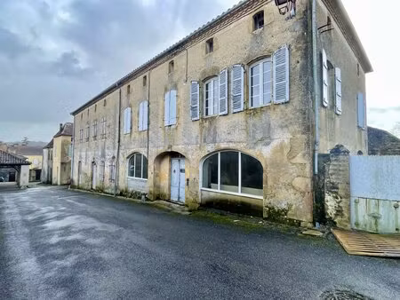 bel immeuble de caractère à finir de rénover à madiran