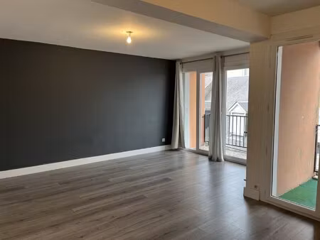 appartement t4 avec deux balcons centre-ville de tarbes