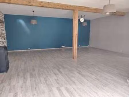 location maison à châlus (87230) : à louer / 220m² châlus