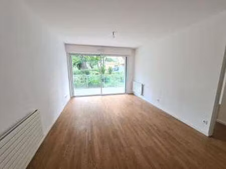 location appartement 2 pièces à nantes île de nantes (44000) : à louer 2 pièces / 42m² nan