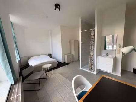 chambre co-living: meublée  salle de bain privative  jardin