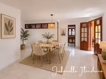 les abymes  boisripeaux - maison familiale 9 pièces de 230 m²  sur 3 niveaux  garage ...
