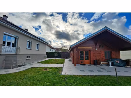 une maison d'habitation (90 m² sur sous-sol) + un chalet habitable (de 51 m²)