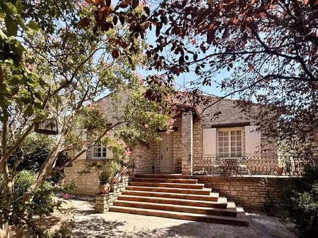 villa de luxe à vendre dans le quartier legue-pous du plan
