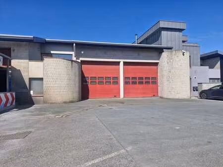 a louer entrepôt +/-180 m²