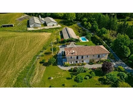 fr : exceptionnel domaine de 6 hectares aux multiples potentiels