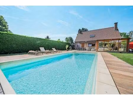 une propriété avec piscine au cœur de la campagne