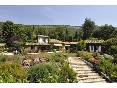 à vendre propriété d'exception avec villa principale  maison d'invité et dépendance