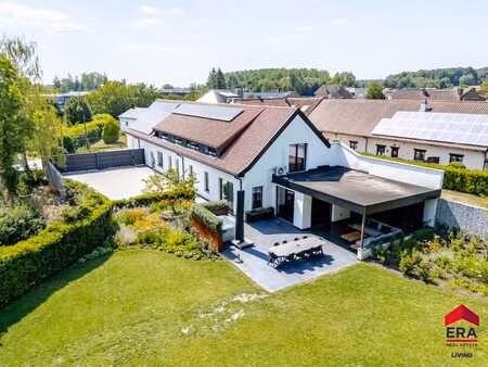 villa exclusive avec possibilités professionnelles à ternat