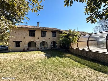 propriété 5 pièces 230 m²