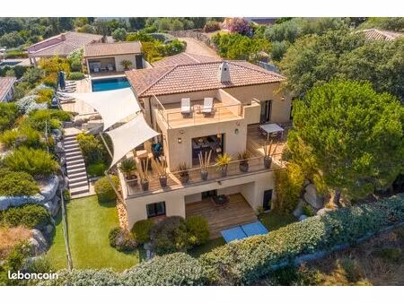 villa contemporaine et lumineuse 14 personnes  très belle vue mer  grande piscine chauffée