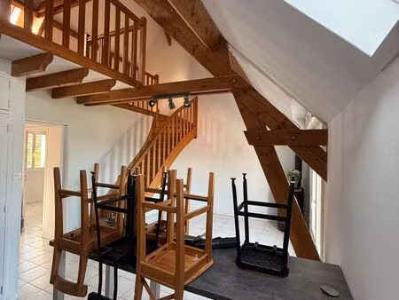 appartement duplex rénové 56 m² – 2 chambres – 2 parkings – bornel