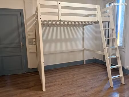 joli studio refait à neuf
