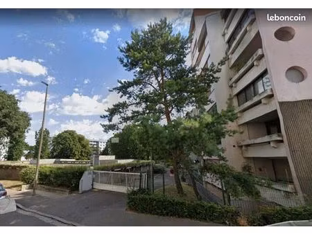 parking 15 m² villeurbanne