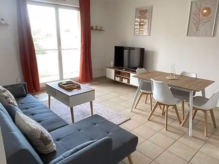 appartement meublé 40 m2 à louer à l'année 720 euros mois charges comprises