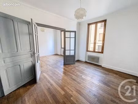 appartement 3 pièces 77 m²