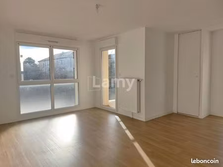 appartement 3 pièces 65 m²