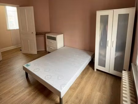 chambre meublée