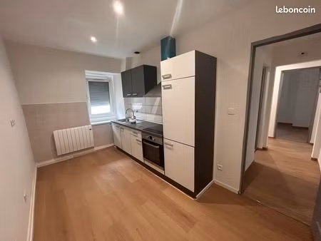 f3  appartement 3 pièces  60 m2 + un cagibi de 7 m2